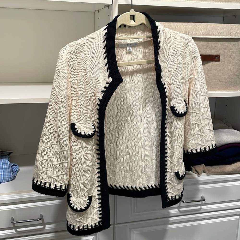 Classicly styled knit sweater / jacket